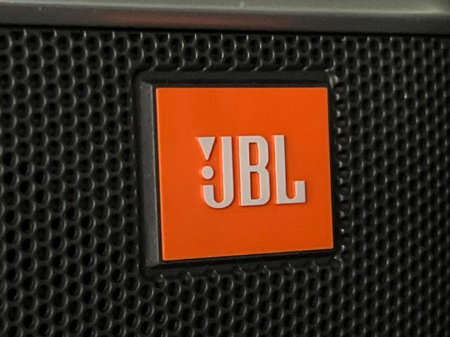 �yJBL�T�E���h�V�X�e���z���i�ʃT�E���h�V�X�e���𓋍ځB��p�̃`���[�j���O���{���ꂽ�召�l�X�ȃX�s�[�J�[����ǎ��ȃT�E���h���t�ł��A�Տꊴ���ӂ�鉹����Ԃ����o���܂��B