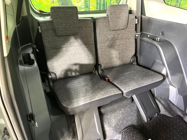 3列目シートはもちろん状態良好☆大人でもゆったりと座って頂けますので、大人数でのお出かけもラクラクです♪ご家族で、気の知れた仲間で、ドライブに行くのが楽しみですね♪