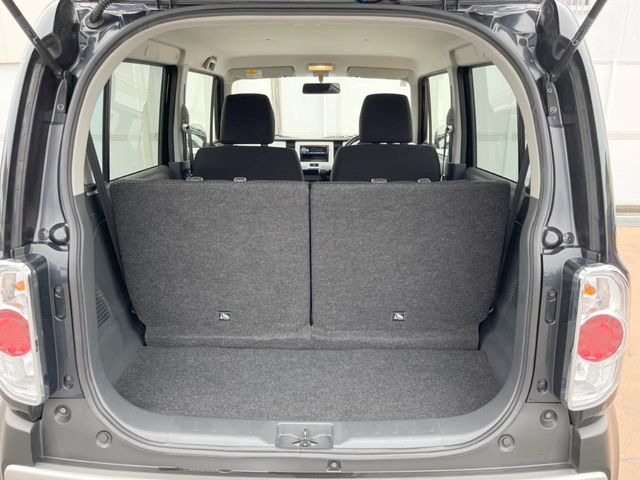 普段のお買い物や通勤、送迎等に十分な荷室スペースを確保しております。セカンドシートを倒すと、大きな荷物の積載も可能です♪