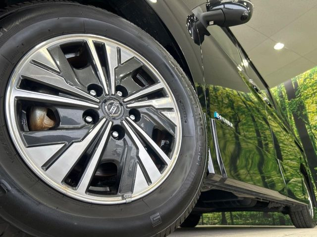 �y����16�C���`�A���~�z�C�[���z�O�ςɃ}�b�`���������A���~�z�C�[���𑕒����Ă���܂��B�e��ЊO�A���~�z�C�[����A�X�^�b�h���X�^�C�����戵�����Ă���܂��B���񂲑��k����������