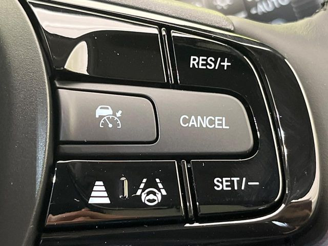 【アダプティブクルーズコントロール】高速道路での長距離走行が楽に!!自動で速度を保つクルーズコントロールが、衝突軽減システムと連携し、前方の車両を感知して車間を保つように速度調節してくれます!!