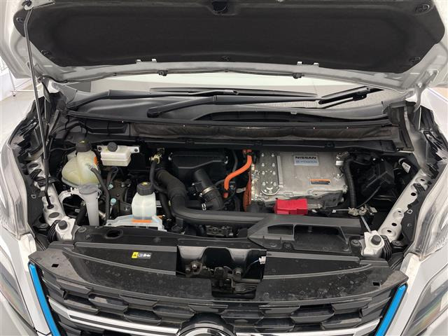 セレナ1.2 e-POWER XV