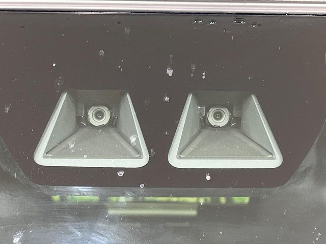 【スマートアシスト】走行中に前方の車両等を認識し、衝突しそうな時は警報とブレーキで衝突回避と被害軽減をアシスト。より安全にドライブをお楽しみいただけます。
