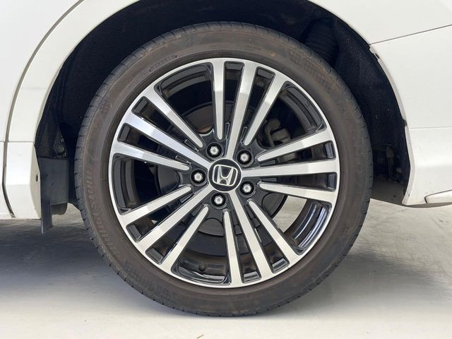 �y����18�C���`�A���~�z�C�[���z�O�ςɃ}�b�`���������A���~�z�C�[���𑕒����Ă���܂��B�e��ЊO�A���~�z�C�[����A�X�^�b�h���X�^�C�����戵�����Ă���܂��B���񂲑��k����������