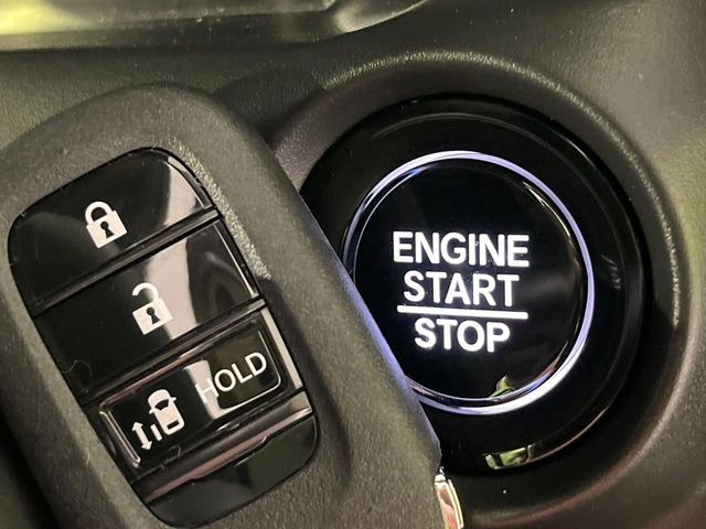 �yHonda�X�}�[�g�L�[�z�J�o����|�P�b�g�ɓ��ꂽ�܂܂ł��h�A�̎{���E�������\�ȃX�}�[�g�L�[�𑕔��B�G���W���̃I���E�I�t�����J�M�����o���K�v����������Ƃ��Ă��֗��ł���