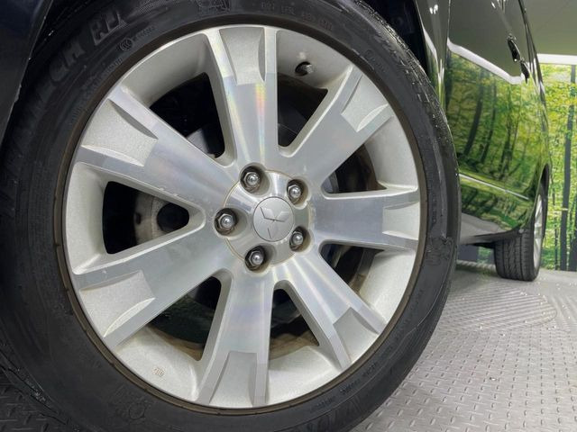 �y����18�C���`�A���~�z�C�[���z�O�ςɃ}�b�`���������A���~�z�C�[���𑕒����Ă���܂��B�e��ЊO�A���~�z�C�[����A�X�^�b�h���X�^�C�����戵�����Ă���܂��B���񂲑��k����������