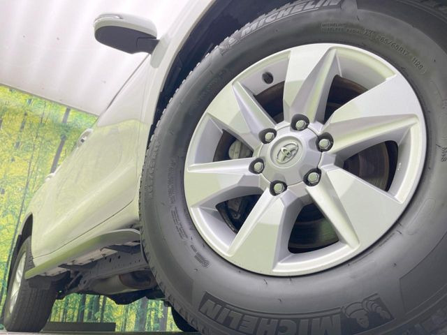 �y����17�C���`�A���~�z�C�[���z�O�ςɃ}�b�`���������A���~�z�C�[���𑕒����Ă���܂��B�e��ЊO�A���~�z�C�[����A�X�^�b�h���X�^�C�����戵�����Ă���܂��B���񂲑��k����������