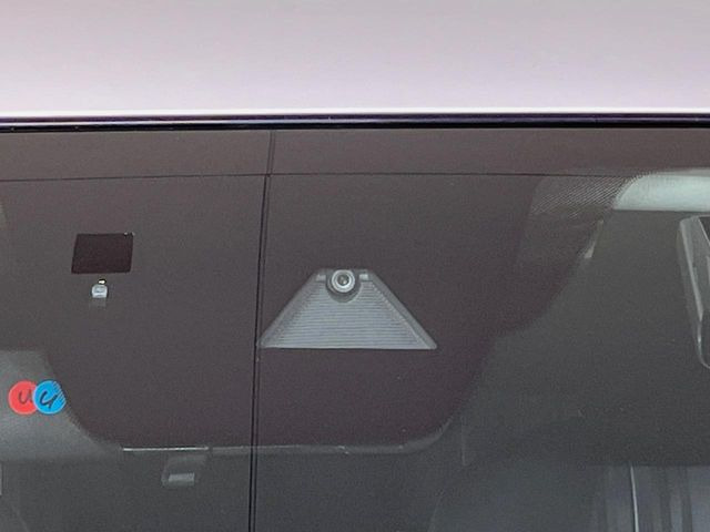 �y�X�}�[�g�u���[�L�T�|�[�g�z���s���ɑO���̎ԗ�����F�����A�Փ˂������Ȏ��͌x��ƃu���[�L�ŏՓˉ���Ɣ�Q�y�����A�V�X�g�B�����S�Ƀh���C�u�����y���݂��������܂��B