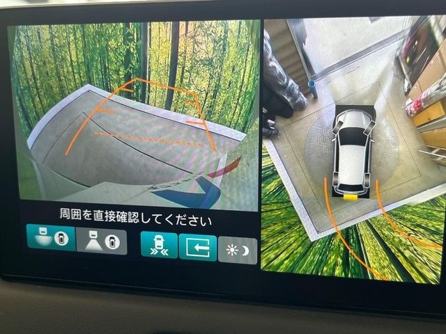 【マルチビューカメラシステム】専用のカメラにより、上から見下ろしたような視点で360度クルマの周囲を確認することができます☆死角部分も確認しやすく、狭い場所での切り返しや駐車もスムーズに行えます。