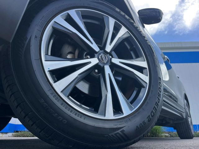 �y�����A���~�z�C�[���z�O�ςɃ}�b�`���������A���~�z�C�[���𑕒����Ă���܂��B�e��ЊO�A���~�z�C�[����A�X�^�b�h���X�^�C�����戵�����Ă���܂��B���񂲑��k����������