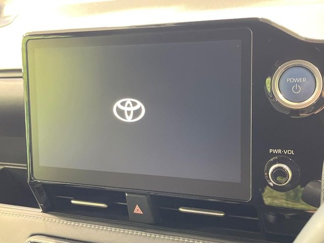 【10.5インチナビ】高級感とインパクトのある大画面ナビを装備。各種オーディオ操作はもちろん、スマホ連携もできる利便性の高いナビです♪
