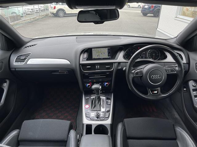 A42.0 TFSI クワトロ 4WD