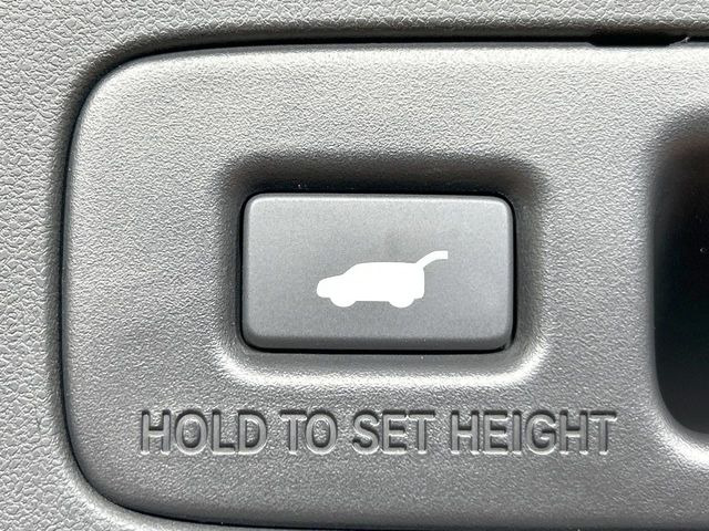 【パワーバックドア】スマートキーや運転席のボタンを押すだけでリアゲートが自動で開閉します!荷物を持っている時や、高い位置にあるバックドアを閉める際に便利な機能です♪