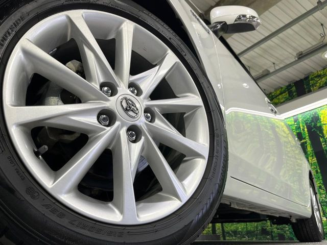 �y����17�C���`�A���~�z�C�[���z�O�ςɃ}�b�`���������A���~�z�C�[���𑕒����Ă���܂��B�e��ЊO�A���~�z�C�[����A�X�^�b�h���X�^�C�����戵�����Ă���܂��B���񂲑��k����������