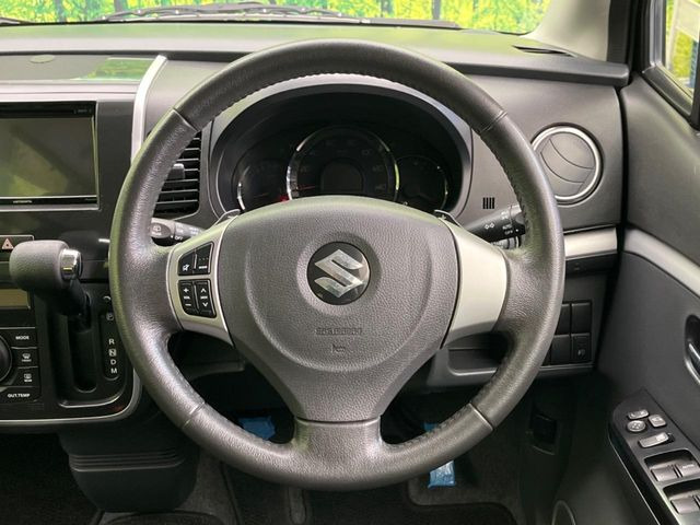 �y�X�e�A�����O�X�C�b�`�z�^�]���A�O������ڐ������炷���ƂȂ��A�I�[�f�B�I���̑��삪�\�ȕ֗��@�\!���S&���K�ȃh���C�u�����o���Ă���܂���