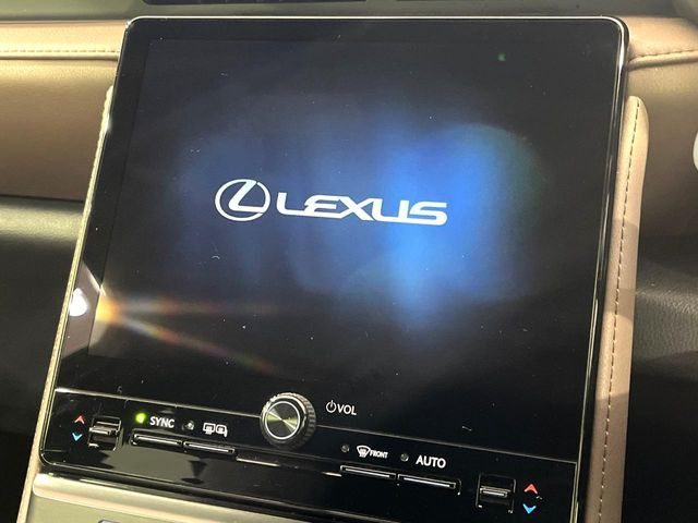 �y9.8�C���` �f�B�X�v���C�I�[�f�B�I�z���ʂ̃f�B�X�v���C��AppleCarPlay��AndroidAuto�����p�\�B�傫�ȉ�ʂŃX�}�z�i�r�A�v���������p���������܂���