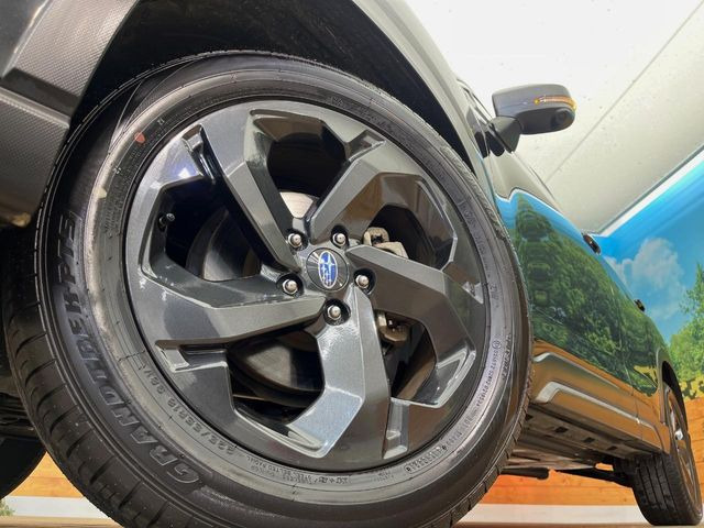 �y����18�C���`�A���~�z�C�[���z�O�ςɃ}�b�`���������A���~�z�C�[���𑕒����Ă���܂��B�e��ЊO�A���~�z�C�[����A�X�^�b�h���X�^�C�����戵�����Ă���܂��B���񂲑��k����������