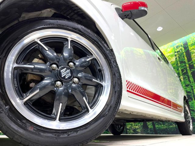 �y����15�C���`�A���~�z�C�[���z�O�ςɃ}�b�`���������A���~�z�C�[���𑕒����Ă���܂��B�e��ЊO�A���~�z�C�[����A�X�^�b�h���X�^�C�����戵�����Ă���܂��B���񂲑��k����������