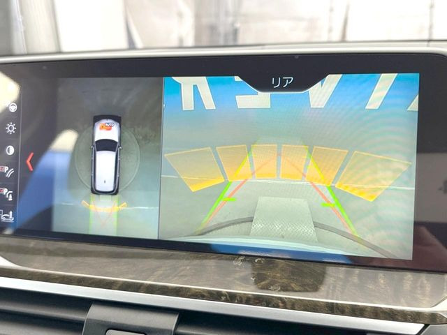 ���p�m���~�b�N�r���[���j�^�[:��p�̃J�����ɂ��A�ォ�猩���낵���悤�Ȏ��_��360�x�N���}�̎��͂��m�F���邱�Ƃ��ł��܂������p�������m�F���₷���A�����ꏊ�ł̐؂�Ԃ��⒓�Ԃ��X���[�Y�ɍs���܂��B