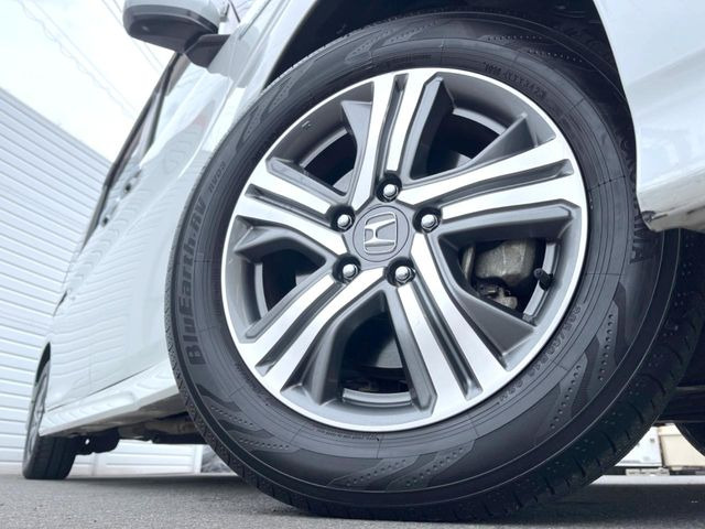 �y16�C���`�A���~�z�C�[���z�O�ςɃ}�b�`�����A���~�z�C�[���𑕒����Ă���܂��B�e��A���~�z�C�[����A�X�^�b�h���X�^�C�����戵�����Ă���܂��B���񂲑��k����������