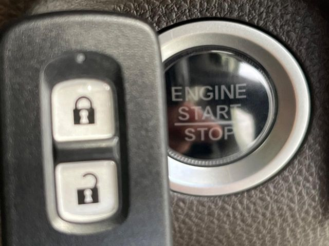 �yHonda�X�}�[�g�L�[�z�J�o����|�P�b�g�ɓ��ꂽ�܂܂ł��h�A�̎{���E�������\�ȃX�}�[�g�L�[�𑕔��B�G���W���̃I���E�I�t�����J�M�����o���K�v����������Ƃ��Ă��֗��ł���