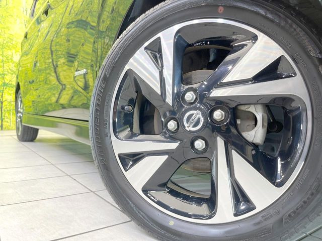 �y����14�C���`�A���~�z�C�[���z�O�ςɃ}�b�`���������A���~�z�C�[���𑕒����Ă���܂��B�e��ЊO�A���~�z�C�[����A�X�^�b�h���X�^�C�����戵�����Ă���܂��B���񂲑��k����������