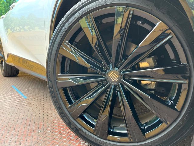 �y����21�C���`�A���~�z�C�[���z�O�ςɃ}�b�`���������A���~�z�C�[���𑕒����Ă���܂��B�e��ЊO�A���~�z�C�[����A�X�^�b�h���X�^�C�����戵�����Ă���܂��B���񂲑��k����������
