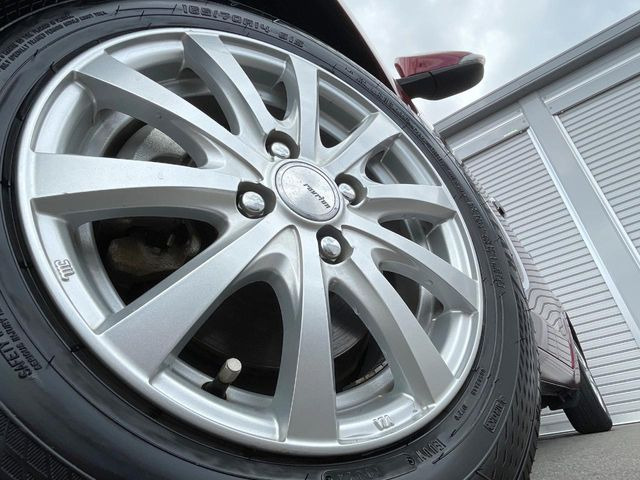 �y14�C���`�A���~�z�C�[���z�O�ςɃ}�b�`�����A���~�z�C�[���𑕒����Ă���܂��B�e��A���~�z�C�[����A�X�^�b�h���X�^�C�����戵�����Ă���܂��B���񂲑��k����������