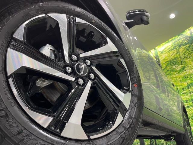�y����17�C���`�A���~�z�C�[���z�O�ςɃ}�b�`���������A���~�z�C�[���𑕒����Ă���܂��B�e��ЊO�A���~�z�C�[����A�X�^�b�h���X�^�C�����戵�����Ă���܂��B���񂲑��k����������