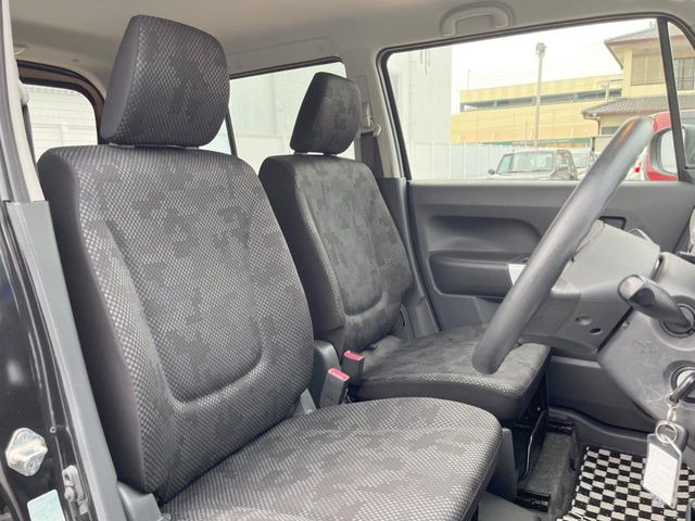 運転席シート廻りは使用感も少なく、良好な状態となっています。丁寧に使われていたことがよくわかりますね。