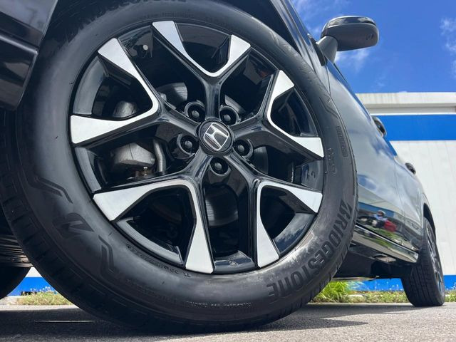 �y�����A���~�z�C�[���z�O�ςɃ}�b�`���������A���~�z�C�[���𑕒����Ă���܂��B�e��ЊO�A���~�z�C�[����A�X�^�b�h���X�^�C�����戵�����Ă���܂��B���񂲑��k����������