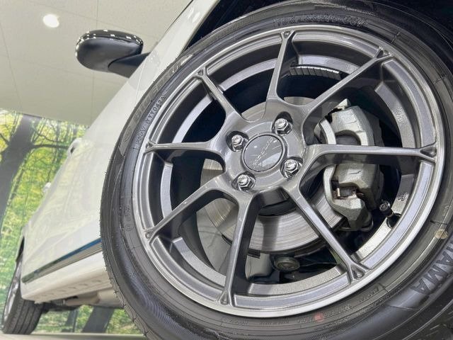 �y����16�C���`�A���~�z�C�[���z�O�ςɃ}�b�`���������A���~�z�C�[���𑕒����Ă���܂��B�e��ЊO�A���~�z�C�[����A�X�^�b�h���X�^�C�����戵�����Ă���܂��B���񂲑��k����������