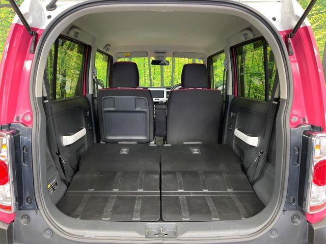 後席を格納すると、これだけの広さが!シーンに合わせたシートアレンジで、大きな荷物も積むことが出来ます♪