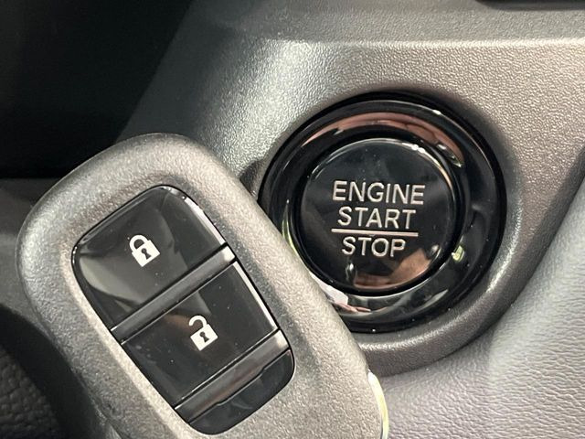 �yHonda�X�}�[�g�L�[�z�J�o����|�P�b�g�ɓ��ꂽ�܂܂ł��h�A�̎{���E�������\�ȃX�}�[�g�L�[�𑕔��B�G���W���̃I���E�I�t�����J�M�����o���K�v����������Ƃ��Ă��֗��ł���