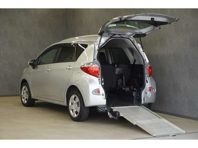 ラクティス1.3 X ウェルキャブ 車いす仕様車スロープタイプ タイプI 助手席側リアシート付