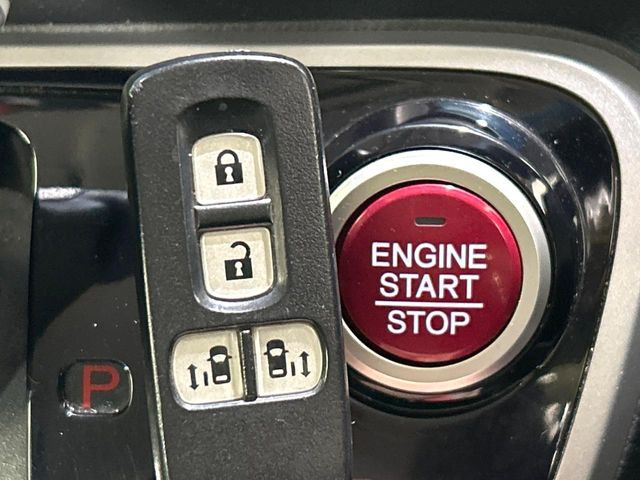 �yHonda�X�}�[�g�L�[�z�J�o����|�P�b�g�ɓ��ꂽ�܂܂ł��h�A�̎{���E�������\�ȃX�}�[�g�L�[�𑕔��B�G���W���̃I���E�I�t�����J�M�����o���K�v����������Ƃ��Ă��֗��ł���
