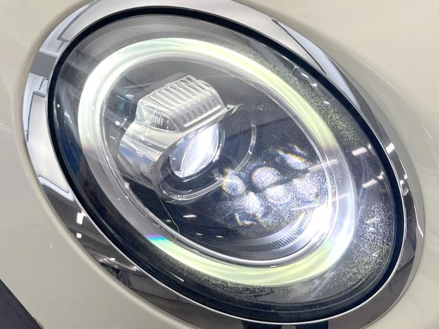 ��LED�w�b�h���C�g:��ԑ��s�����ǍD�Ȏ��E���m�ۂ����S���ĉ^�]�ł��鍂�P�xLED�w�b�h���C�g�𑕔�!�_�����x�������A����d�͂��}�����Ă��܂��B