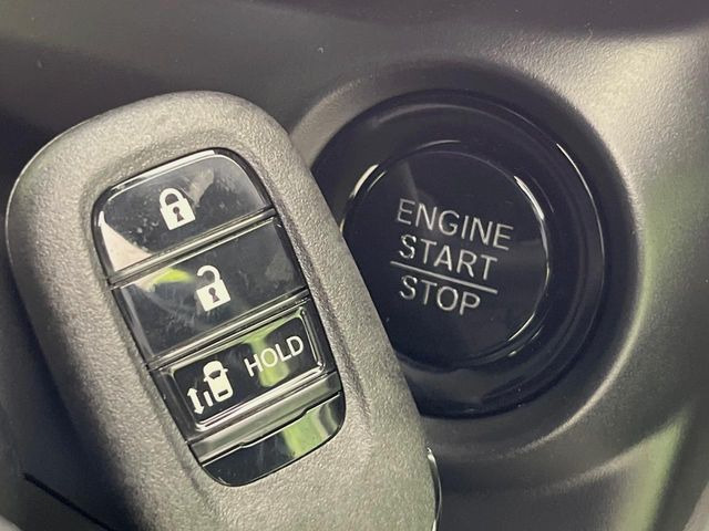 �yHonda�X�}�[�g�L�[�z�J�o����|�P�b�g�ɓ��ꂽ�܂܂ł��h�A�̎{���E�������\�ȃX�}�[�g�L�[�𑕔��B�G���W���̃I���E�I�t�����J�M�����o���K�v����������Ƃ��Ă��֗��ł���