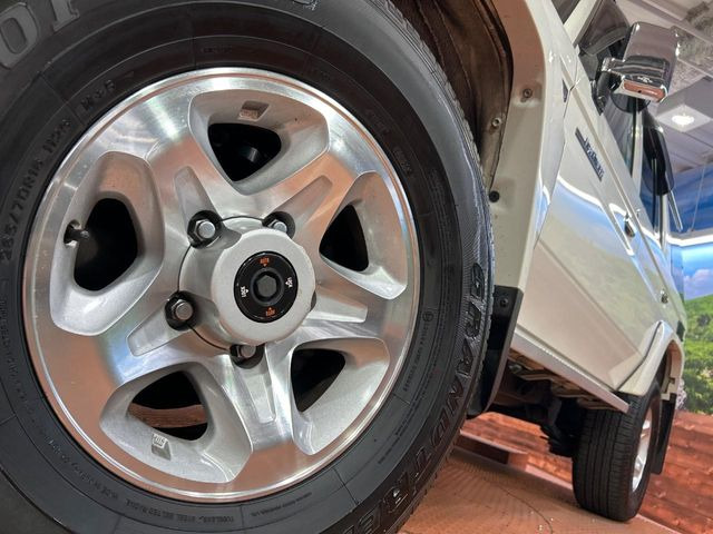 �y����16�C���`�A���~�z�C�[���z�O�ςɃ}�b�`���������A���~�z�C�[���𑕒����Ă���܂��B�e��ЊO�A���~�z�C�[����A�X�^�b�h���X�^�C�����戵�����Ă���܂��B���񂲑��k����������