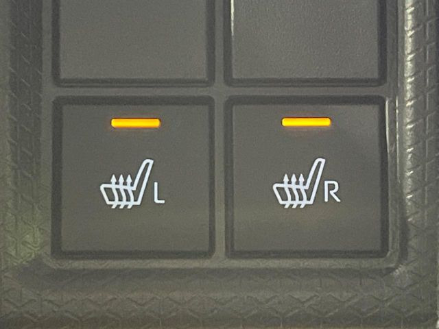 【シートヒーター】寒い日に重宝するシートヒーター!エアコンより早く温まってくれるので寒がりの人も安心ですね♪エアコンの温風は乾燥するから苦手、という方にもをおすすめです。