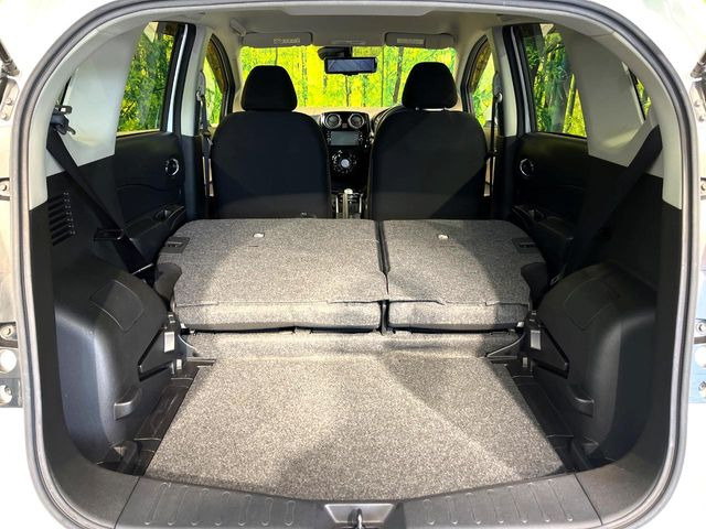 普段のお買い物や通勤、送迎等に十分な荷室スペースを確保しております。セカンドシートを倒すと、大きな荷物の積載も可能です♪