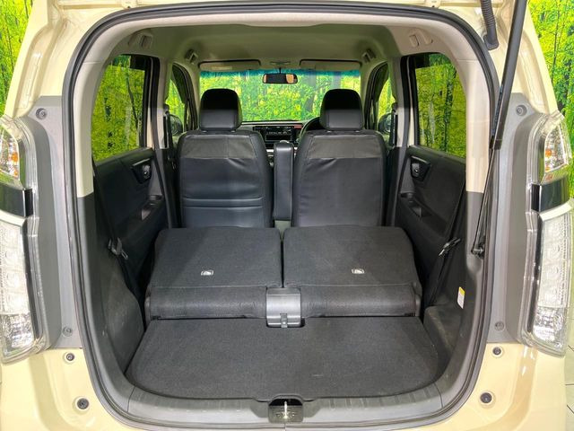 普段のお買い物や通勤、送迎等に十分な荷室スペースを確保しております。セカンドシートを倒すと、大きな荷物の積載も可能です♪