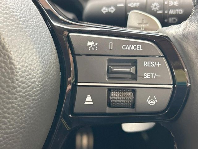 【アダプティブクルーズコントロール】高速道路での長距離走行が楽に!!自動で速度を保つクルーズコントロールが、衝突軽減システムと連携し、前方の車両を感知して車間を保つように速度調節してくれます!!