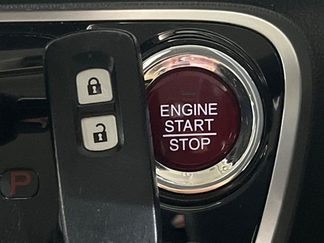 �yHonda�X�}�[�g�L�[�z�J�o����|�P�b�g�ɓ��ꂽ�܂܂ł��h�A�̎{���E�������\�ȃX�}�[�g�L�[�𑕔��B�G���W���̃I���E�I�t�����J�M�����o���K�v����������Ƃ��Ă��֗��ł���