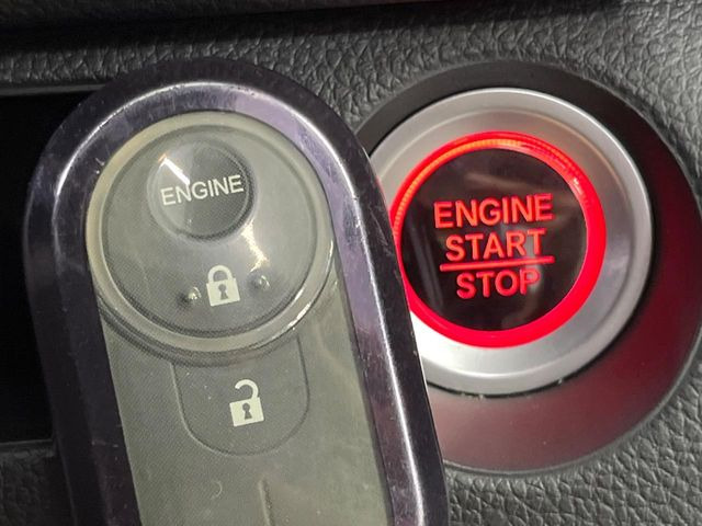�yHonda�X�}�[�g�L�[�z�J�o����|�P�b�g�ɓ��ꂽ�܂܂ł��h�A�̎{���E�������\�ȃX�}�[�g�L�[�𑕔��B�G���W���̃I���E�I�t�����J�M�����o���K�v����������Ƃ��Ă��֗��ł���