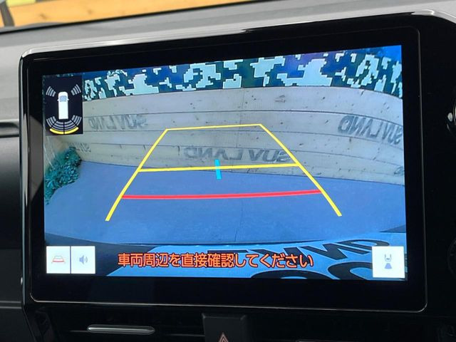 【バックカメラ】駐車時に後方がリアルタイム映像で確認できます。大型商業施設や立体駐車場での駐車時や、夜間のバック時に大活躍!運転スキルに関わらず、今や必須となった装備のひとつです!