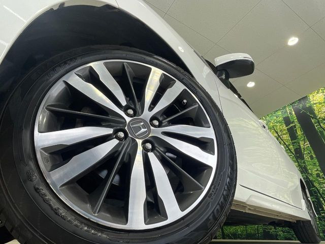 �y����16�C���`�A���~�z�C�[���z�O�ςɃ}�b�`���������A���~�z�C�[���𑕒����Ă���܂��B�e��ЊO�A���~�z�C�[����A�X�^�b�h���X�^�C�����戵�����Ă���܂��B���񂲑��k����������