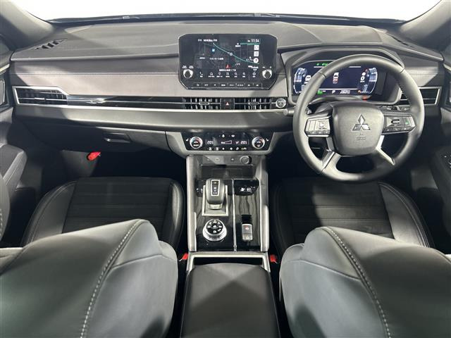 アウトランダーPHEV 2.4 ブラック エディション 4WD