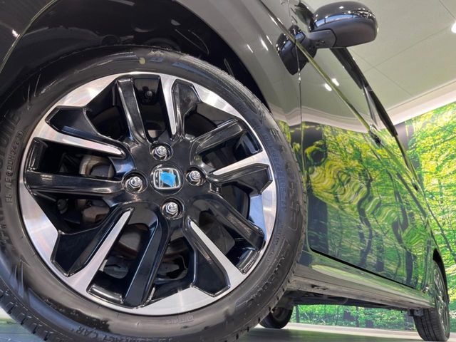 �y����15�C���`�A���~�z�C�[���z�O�ςɃ}�b�`���������A���~�z�C�[���𑕒����Ă���܂��B�e��ЊO�A���~�z�C�[����A�X�^�b�h���X�^�C�����戵�����Ă���܂��B���񂲑��k����������