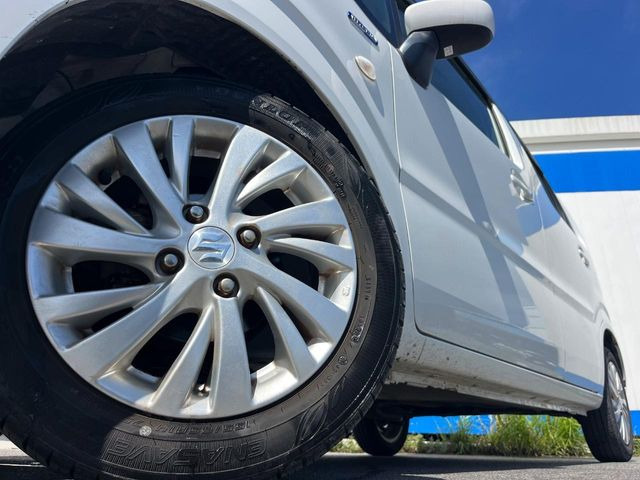 �y����14�C���`�A���~�z�C�[���z�O�ςɃ}�b�`���������A���~�z�C�[���𑕒����Ă���܂��B�e��ЊO�A���~�z�C�[����A�X�^�b�h���X�^�C�����戵�����Ă���܂��B���񂲑��k����������